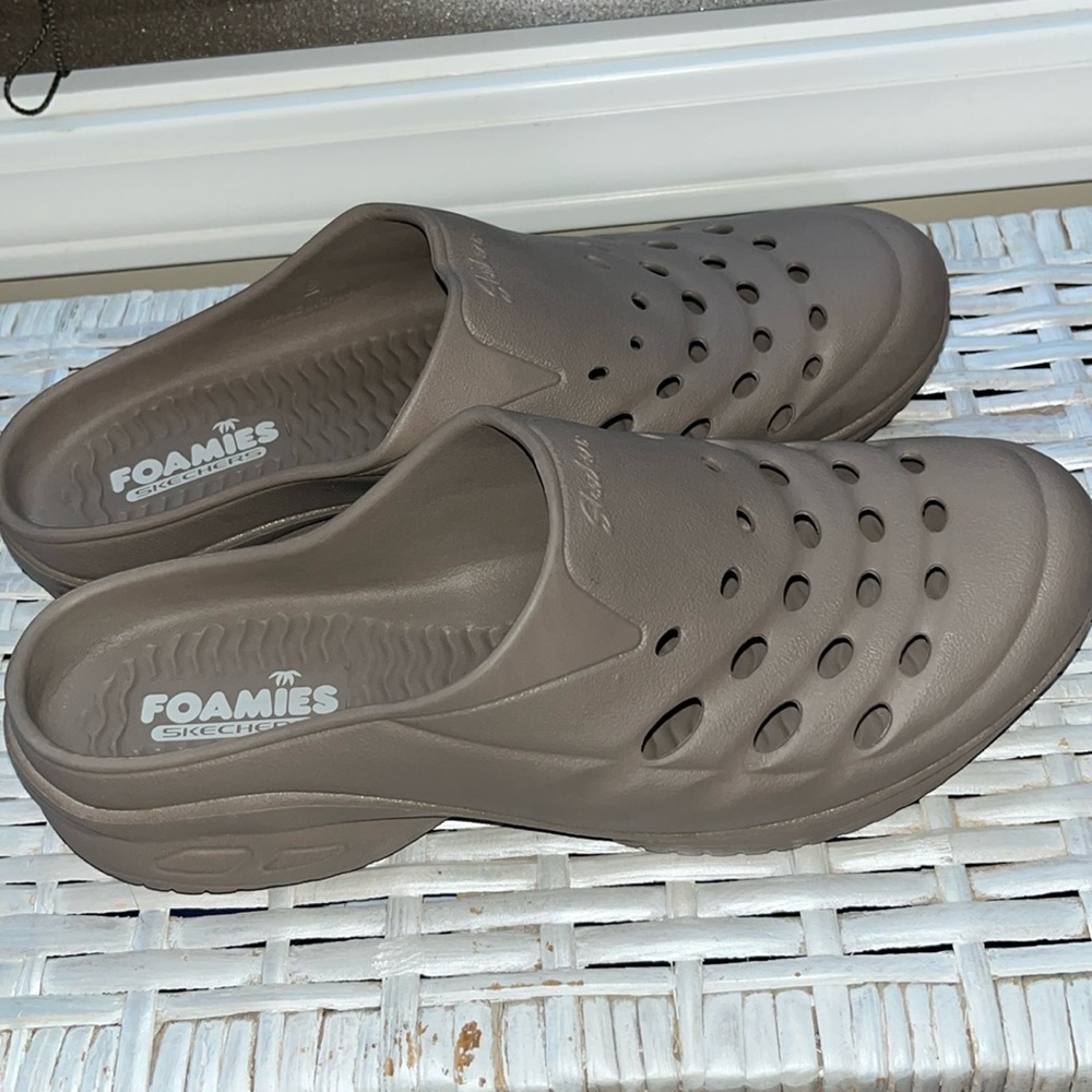 Sketchers Foamies Size 9 ( Sketchers Run Bit Smal… - image 1